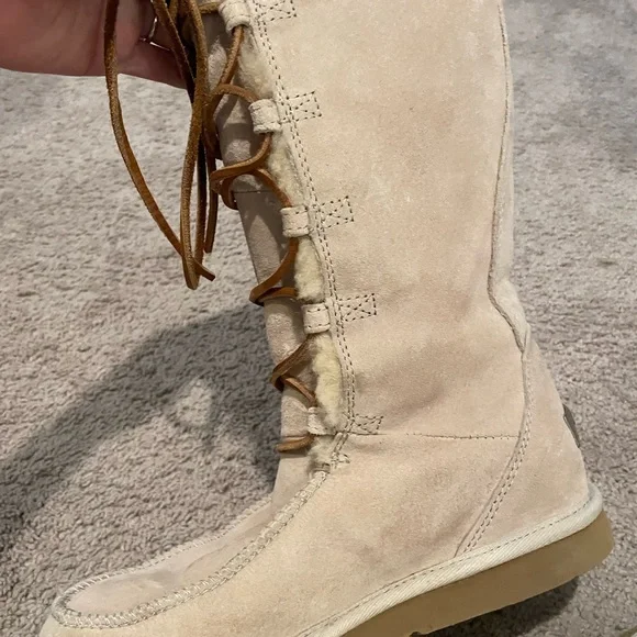Authentic UGG uptown boots - Picture 6 of 15